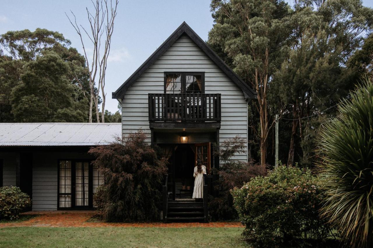 The Quarters Hotel Strahan Exterior photo